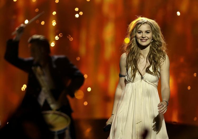Vinder. Med Emmelie de Forest har Danmark vundet det internationale melodi grand prix. 