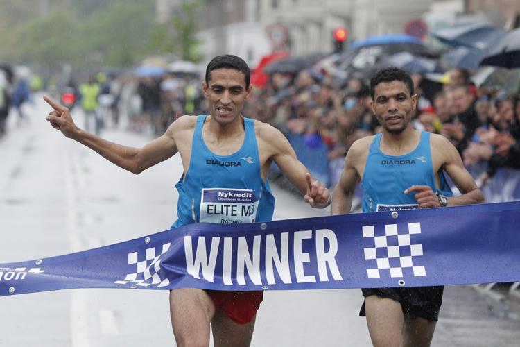 Vinder. De marokkanske favoritter tog toplaceringerne ved årets marathon i København. Foto: Jens Dresling. 