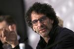 Storebror Joel Coen svarer på spørgsmål under pressemødet efter premieren på Coen-brødrenes palme-bidrag, 'Inside Llewyn Davis', en film, som de danske kritikere giver høje karakterer på Cannes-barometret. 
