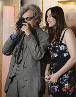 Den tyske veteran Wim Wenders og skuespilleren Liv Tyler i Cannes på pr-tur. 