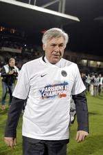 Udlængsel. Carlo Ancelotti vil gerne afløse José Mourinho i Real Madrid, men meldingen om at PSG-ejerne vil blokere skiftet, tyder på at franskmændene er på udkig efter en klækkelig økonomisk kompensation fra Madrid-klubben: Ancelotti har nemlig kontrakt i endnu en sæson. 