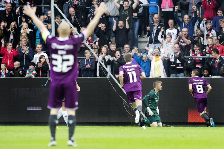1-0. FC Midtjylland kom både foran og bagud i kampen mod AGF, som sikrede 6.-pladsen i Superligaen. 