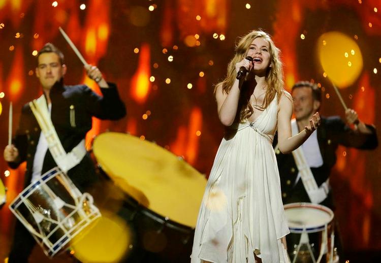 Vinderen. At Emmelie de Forest vandt det Internationale Melodi Grand Prix natten til søndag sætter en masse mennesker på arbejde her efter pinsen. 