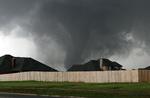 Tornado. Tornadoen, der i nat ramte Oklahoma, kom ikke som en overaskelse. For det er højsæson for tornadoer, siger DMI. 