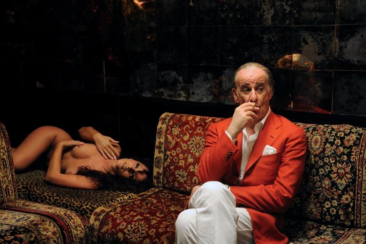 Vinderfilm. 'La Grande Bellezza' (Den Store Skønhed) af italienske Paolo Sorrentino er den film, som de fleste af de danske Cannes-kritikere - 5 - tipper som årets palmevinder. Men det er tæt. Fire anmeldere mener, at franske Abdellatif Kechiches 'La Vie d'Adèle' fortjener hovedprisen, der uddeles søndag aften. 