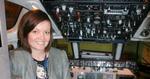 Tiltro. Mariann Gade Espensen i et flycockpit under det kursus, der befriede hende for flyskræk. 
