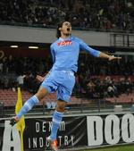 enmands-show. Edinson Cavani sørgede for, at Napoli holder sig inde i kampen om avancement fra Europa League-puljen. 