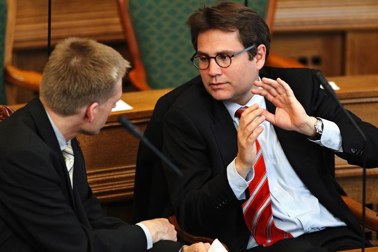 Jubel. »Det var en kæmpe, kæmpe sejr for os, og vi kunne slet ikke få armene ned«, har Brian Mikkelsen (K) sagt om den halvering af dagpengeperioden, som de konservative var med til at vedtage i 2010. 