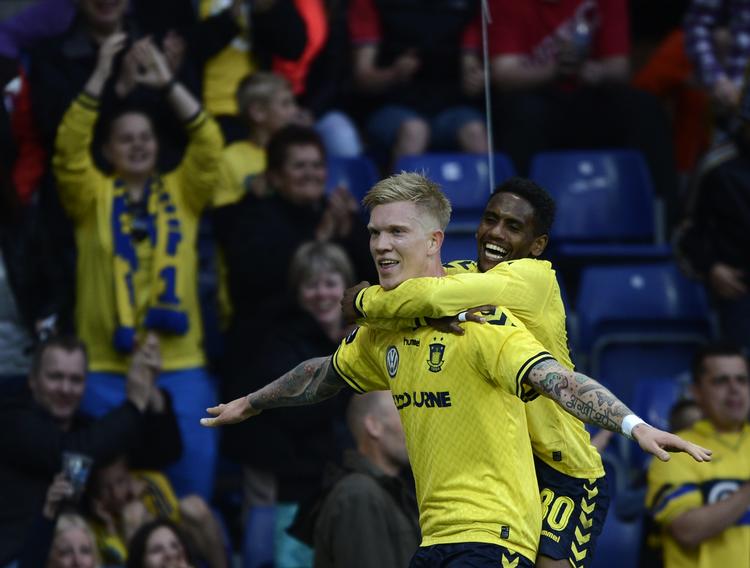 Redning. Brøndby-spillerne Simon Makienok og Quincy Antipas spillede afgørende roller i Brøndbys nedrykningskamp. Makienok er med på forårets hold, mens Antipas må nøjes med en plads på bænken. 