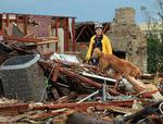 Redningsindsatsen fortsætter for at finde overlevende eller døde efter mandagens tornado, men der er ikke mange chancer for at finde flere, siger myndigheder. 