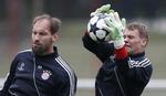 finaleklar. Manuel Neuer (th) under træning før de afsluttende kampe i Bundesligaen for de tyske mestre fra Bayern. 