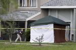 AFHØRING. Det er ved dette hus, som politiet har afspærret, at en mand er blevet skudt under en afhøring. 