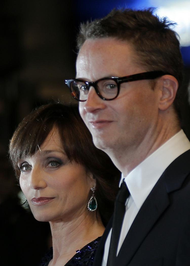 'KST' og 'Jang'. Nicolas Winding Refn måtte i år undvære sin makker, den canadiske skuespiller Ryan Gosling, der for tiden selv er i færd med at instruere film i Detroit og derfor ikke har kunnet give den gas i spotlyset i Cannes. 