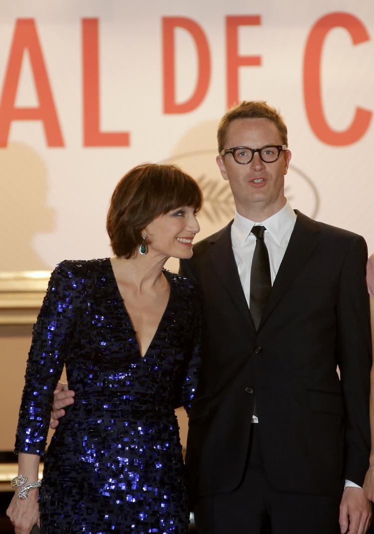'KST', som Nicolas Winding Refn kalder Kristin Scott Thomas, ankommer til visningen af 'Only God Forgives'. 