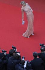 Tjekken Petra Nemcova på løberen. Nemcova har i dag fuldt blæs på karrieren, men var uhyggeligt tæt på at miste livet under tsunamien i Sydøstasien i 2004. Hendes forlovede, en fotograf, druknede, da flodbølgerne ramte thailanske Khai Lak, mens hun selv overlevede trods alvorlige kvæstelser. 