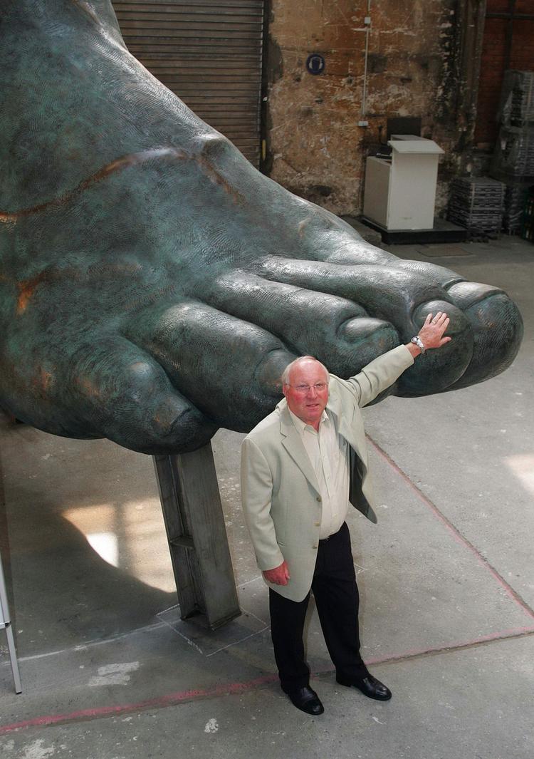Legende. Uwe Seeler spillede 20 sæsoner for HSV og ved klubbens stadion står en gigantisk statue af Seelers berømte højre fod, der var i spil adskillige af de over 500 gange, han scorede for klubben. 
