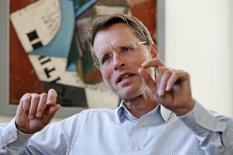 Betaling. Bo Lidegaards Politiken indførte i går betaling for det redaktionelle indhold på nettet. En nødvendig beslutning, hvis vi fortsat vil have ordentlig journalistik her til lands, skriver Mikkel Andersson. 