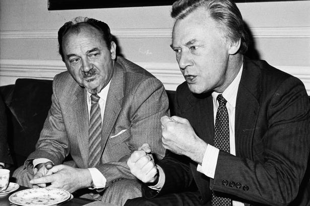 Anker Jørgensen med Poul Schlüter i 1987. 