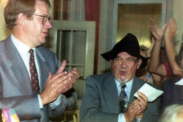 Poul Nyrup Rasmussen og Anker Jørgensen, da sidstnævnte fyldte 70 år i 1992. 