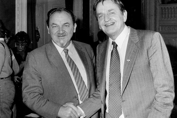 AnkerJørgensen med Sveriges statsminister Oluf Palme i 1986. 