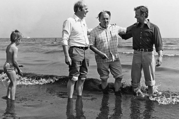 Anker Jørgensen sammen med Per Kaalund og John Winther ved åbningen af Køge Bugt Strandpark i 1980. 
