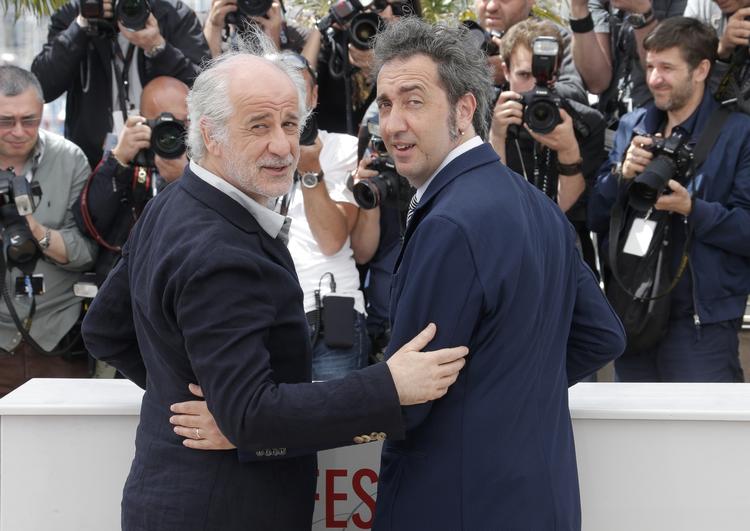 Den italienske instruktør Paolo Sorrentino og hovedrolleindehaver Toni Servillo poserer for fotograferne. Sorrentinos film, 'La Grande Belezza', nævnes blandt palmefavoritterne. 