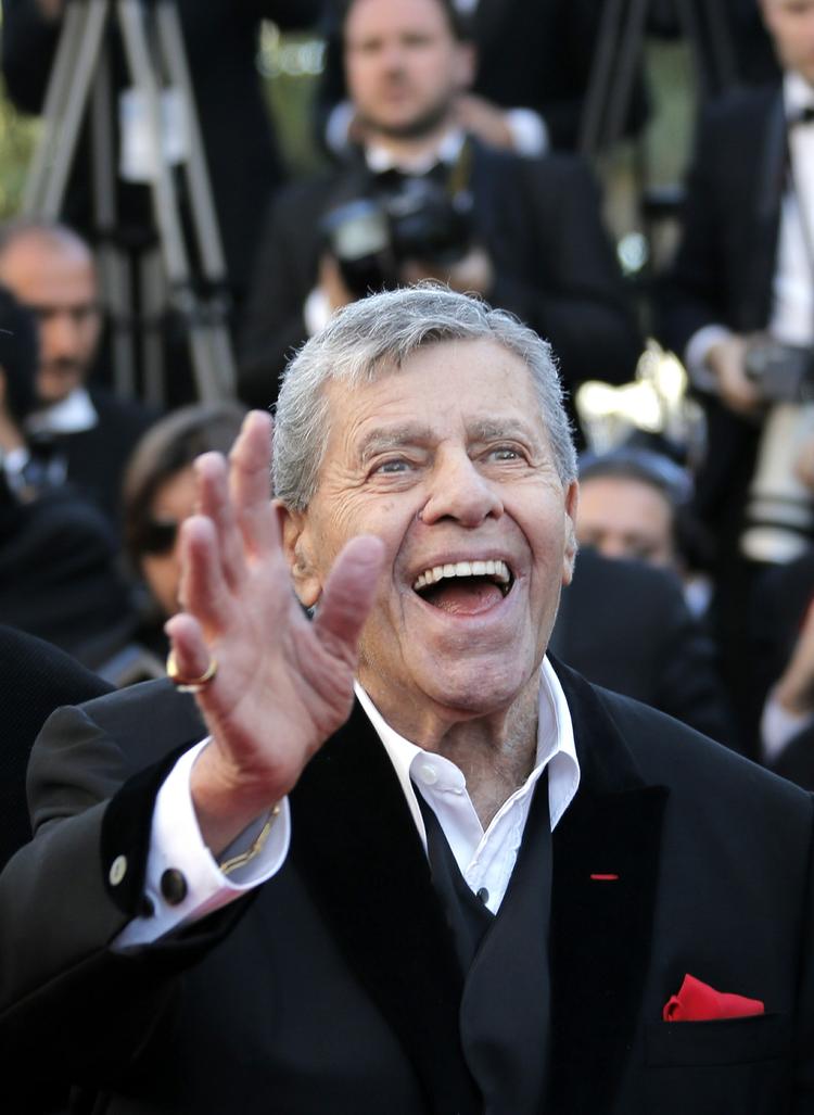 Komikeren Jerry Lewis var i højt humør, da han ankom til visningen af Alexander Paynes palmefilm 'Nebraska'. 