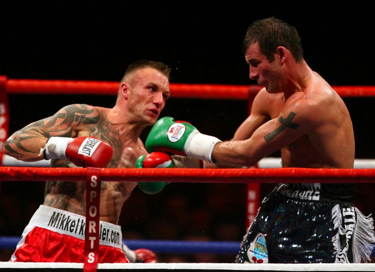 Nederlaget. I november 2007 led Mikkel Kessler (tv.) karrierens første nederlag, da han i Cardiff mødte Joe Calzaghe (th.). 