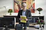 Tilbud. Skatteminister Holger K. Nielsen (SF) giver lige nu strafnedsættelse til skattesyndere. Men du skal skynde dig. 
