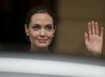 Genomundersøgelse. Hvis nok borgere lader sig genomteste som Angelina Jolie, er resultatet en økonomisk bombe under et i forvejen trængt sundhedsvæsen, skriver Søren Sofus Wichmann. 