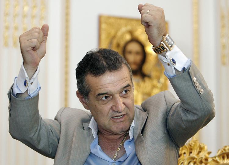 Fængslet. I de næste år må Steaua-ejeren Gigi Becali fremsætte sine farverige udtalelser fra et rumænsk fængsel. 