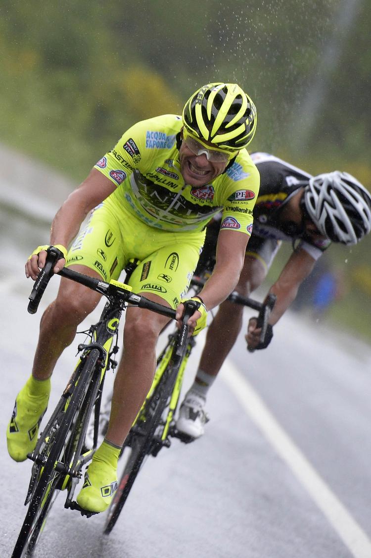dopet. Danilo Di Luca har været særdeles synlig under årets Giro d'Italia, hvor italieneren har vist aggressiv kørsel. Nu bliver han suspenderet efter en positiv dopingtest. 