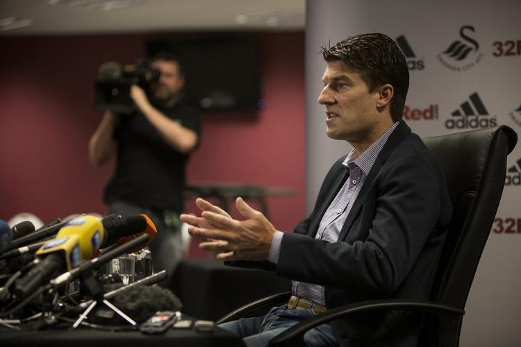nyindkøb. Michael Laudrup mener, at Swansea får svært ved at holde fast i midterplaceringen fra denne sæson. 