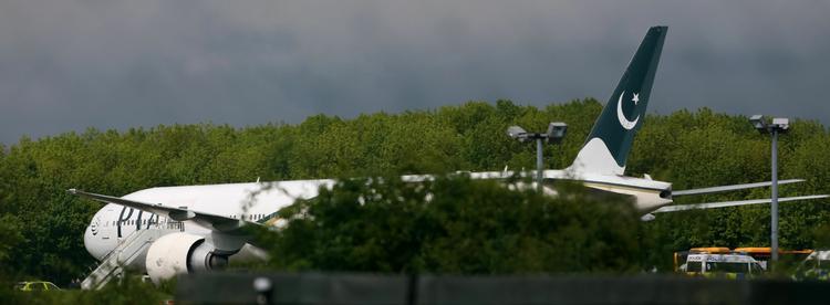 Landet. Flyet nåede sikkert frem til Stansted, hvor alle passagerer har forladt flyet i god behold. 