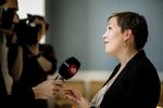AFVISENDE. Regeringens udkast til en ændring af sundhedsloven giver ikke sundhedsministeren ubegrænsede beføjelser, fastslår Astrid Krag (SF) 