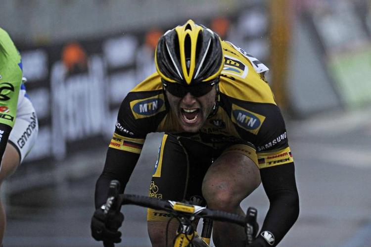 klassikersejr. Gerald Ciolek kydser målstregen som vinder af Milano-San Remo i marts måned. 