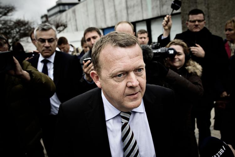 Afhøring: Lars Løkke Rasmussen  (V) fik afhøring i statsløsekommission udsat under påskud af, at han skulle på rejse. Men Løkke var herhjemme. Her er han dog på vej til afhøring i skattesagskommissionen. 