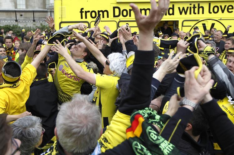 LONDON. På Trafalgar Square er gul en fremherskende farve i timerne inden Champions League-finalen. 