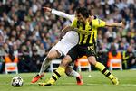OMVENDT. Mens Bayern München ofte henter de bedste spillere fra Borussia Dortmund, så er Mats Hummels undtagelsen, der er gået den anden vej, først på en lejeaftale og siden februar 2009 som fast ansat. 