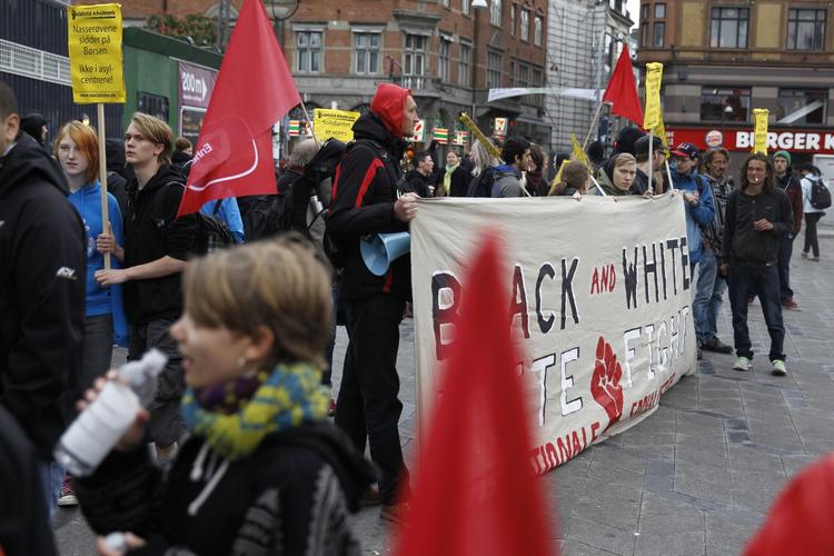 Demo. En antiracistisk demonstration på Rådhuspladsen er blevet opløst af politiet. 