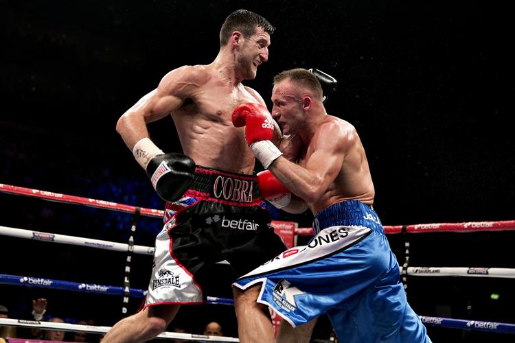 Uafgjort? Mikkel Kessler blev den lille i duellen med rivalen Carl Froch, der nu er IBF- og WBA-verdensmester i supermellemvægt. 