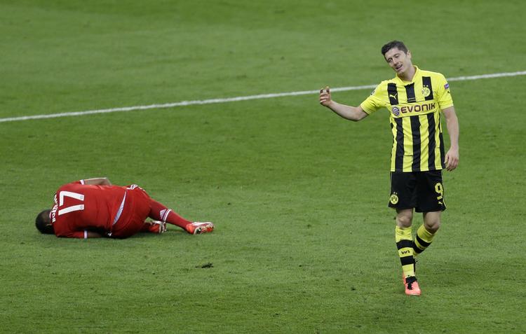 Klubskifte. På pressemødet efter CL-finalen i går antydede Jupp Heynckes, at  ikke kun Mario Götze, men også Robert Lewandowsk, ser ud til at skifte til Bayern München. 