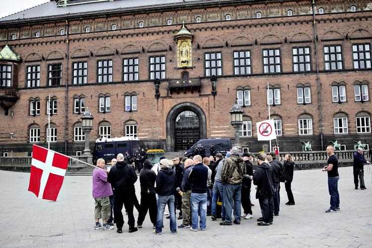 30 demonstrerede mod moskeer