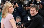 Legende. Roman Polanski er tilbage med en fræk fortælling om sex og magt. Her ses hovedrolleindehaverne Emmanuelle Seigner og Mathieu Amalric på den røde løber. 
