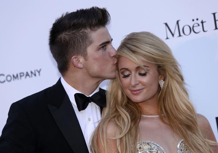 Cannes. Paris Hilton og hendes fyr, 21-årige spansk-finske River Viiperi. Foto: AP 