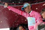 Suveræn. Spændingen har Vincenzo Nibali effetkivt trådt ud af årets Giro d'Italia. 