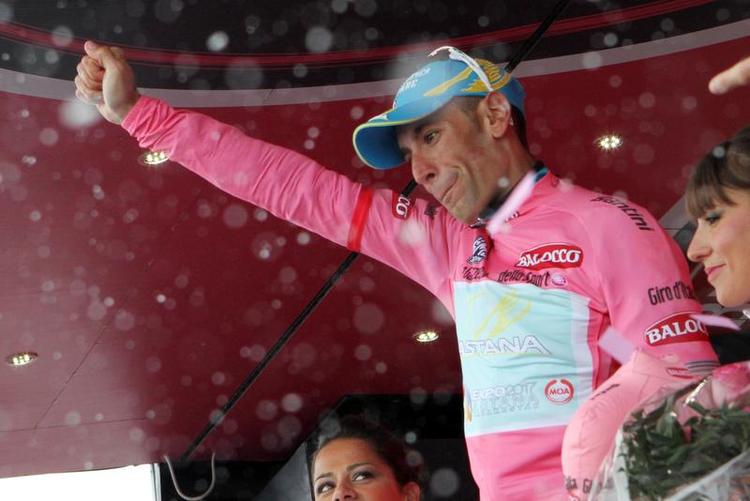 Suveræn. Spændingen har Vincenzo Nibali effetkivt trådt ud af årets Giro d'Italia. 