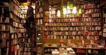 TEMPEL. Shakespeare &amp; Co. er et sandt litteraturtempel med skævt loft og knirkende trægulve. 