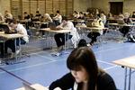 Forskel. Karaktererne spændte fra 02 til 12, da to journalistpraktikanter tog årest prøve i skriftlig dansk og efterfølgende fik tyve dansklærere med erfaring i at rette stile til at bedømme dem. 