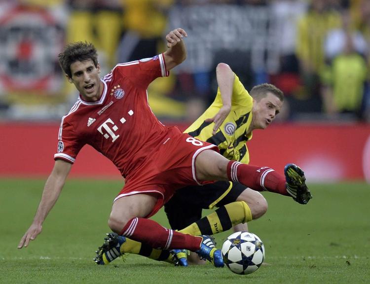 2-1. Javi Martinez (tv) skiftede for et år siden fra Bilbao til Bayern München. Nu er han CL-vinder og tilbage på landsholdet, hvor midtbanemanden er noteret for ni kampe. 